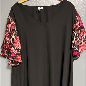 CATO EST. 1946 XL BLACK BLOUSE WITH FLORAL SLEEVES